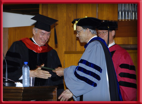 His Highness
                                the Aga Khan receiving the degree of Doctor of
                                Humane Letters from AUB President John Waterbury
                                and AUB Provost Peter Heath