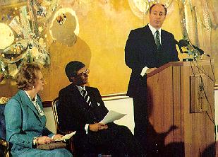 His Highness the Aga Khan addressing the gathering at the opening ceremony at the Ismaili Center, London, April 1985