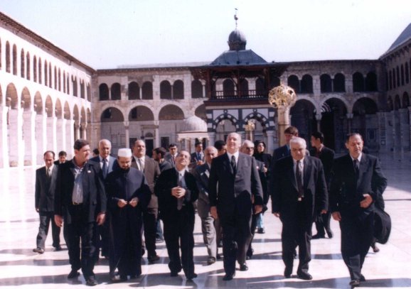 His Highness Prince Karim Aga Khan Visit to Syria Nov 2001 - visiting the Ummayyad Mosque
