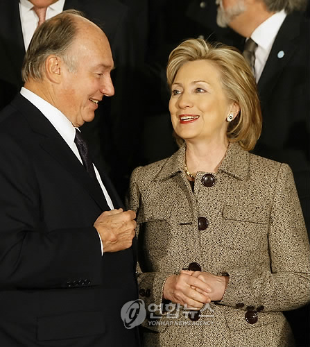 His Highness the Aga Khan and Hillary Clinton at the London Conference on Afghanistan