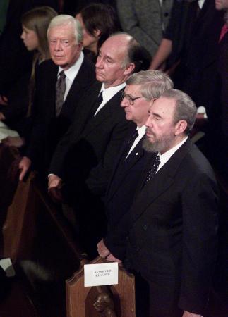 Former U.S. President Jimmy Carter (L-R), the Aga Khan, former Canadian Governor-General Romeo LeBlanc and Cuban President Fidel Castro attend the state funeral for former Canadian Prime Minister Pierre Trudeau in Montreal, Oct. 3 - Photo Paul Chiasson - Reuters