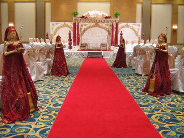 mandap5 bhavita aisle.jpg