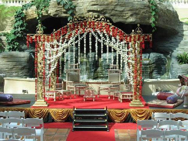 mandap9 fresh flowers.jpg